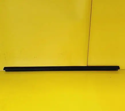 Front door glass trim molding