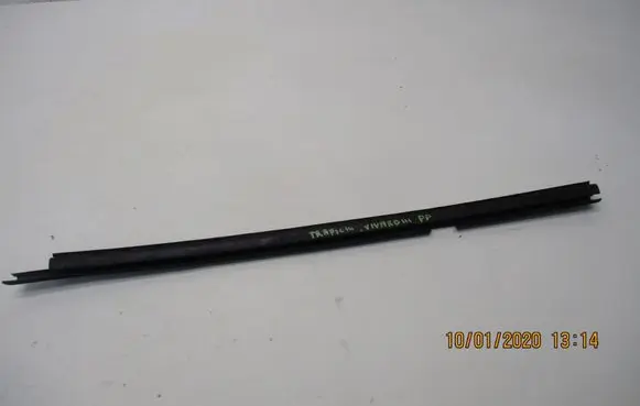 Opel Vivaro Rubber seal front door window/glass 8200676994
