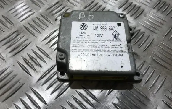 Volkswagen PASSAT B5 Airbag control unit/module 1j0909607 5wk4199