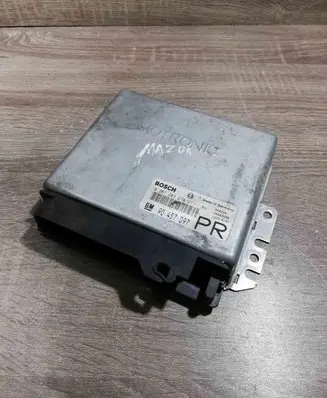 Opel Omega B1 Engine control unit/module ECU 0261203270 90457097PR