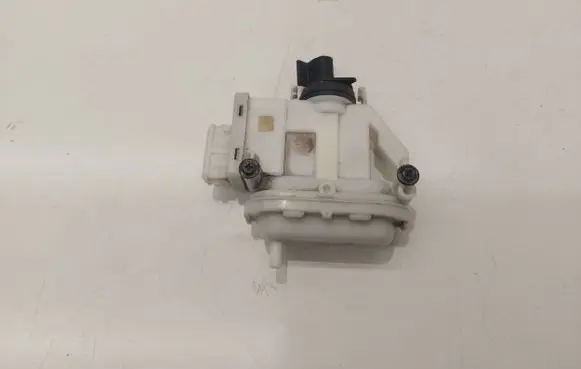 Volkswagen PASSAT B3 Central locking vacuum pump 357862153H