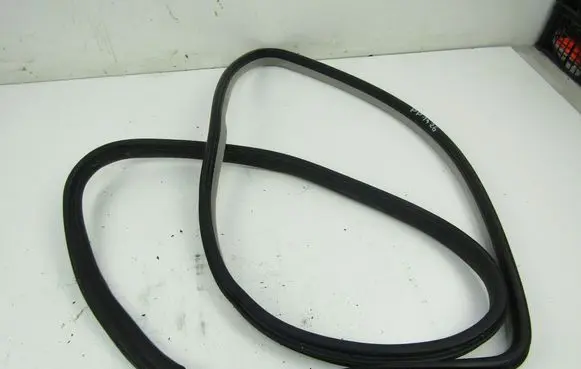 Seat Alhambra (Mk1) Front door rubber seal 