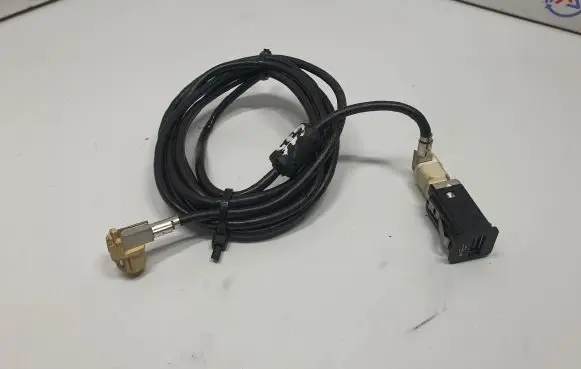 BMW 5 F10 F11 USB socket connector 9167196 61319167196