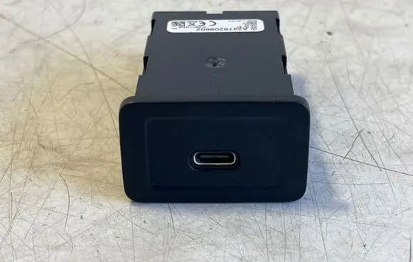 Mercedes-Benz GLB X247 USB socket connector A2478208602