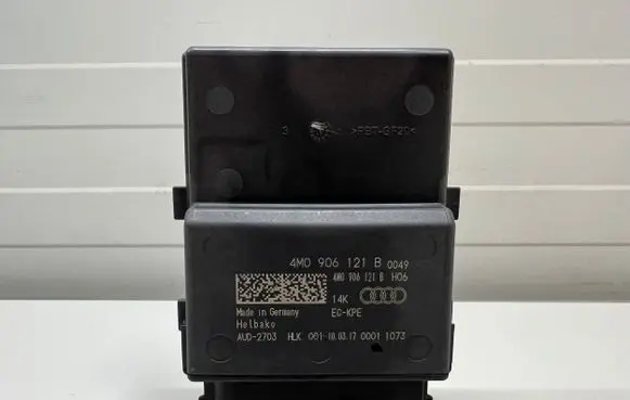 Audi Q7 4M Fuel injection pump control unit/module 4m0906121B