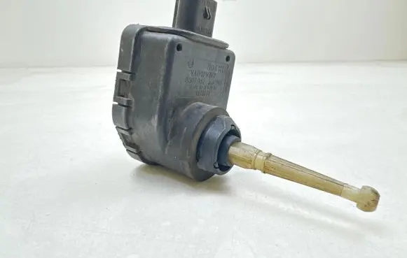 Chrysler Voyager Headlight level adjustment motor 4676678 0307852330