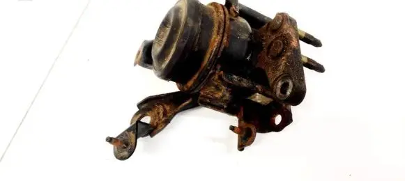 Engine mount bracket