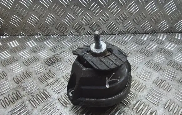 BMW 5 E60 E61 Engine mount bracket 6761089 676108903