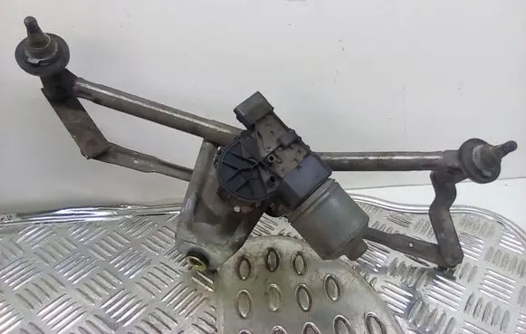 Front wiper linkage and motor