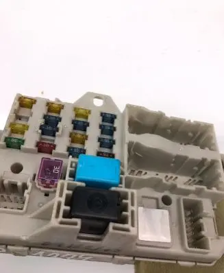 Toyota Avensis T220 Fuse box set 2G30