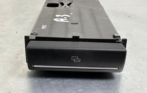 Audi A3 S3 8P Dashboard storage box/compartment 8P0941561
