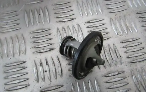 Toyota Avensis T250 Thermostat housing 