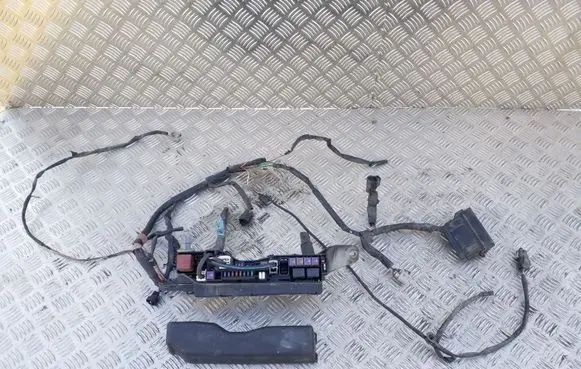 Toyota Corolla E120 E130 Fuse module