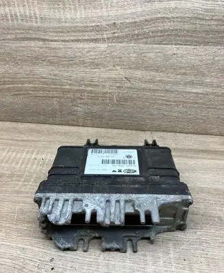 Volkswagen Golf III Engine control unit/module 032906030N 6160025609