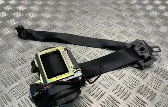 BMW 7 E65 E66 Front seatbelt 561078501