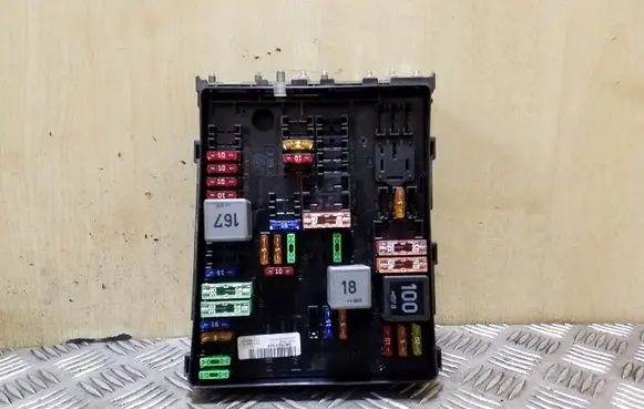 Skoda Octavia Mk2 (1Z) Fuse module 1K0937124P