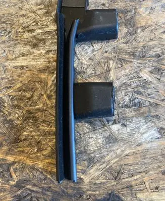 Opel Astra K Front door windshield rail 39115736