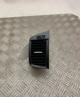 Volvo XC90 Dash center air vent grill 31651283