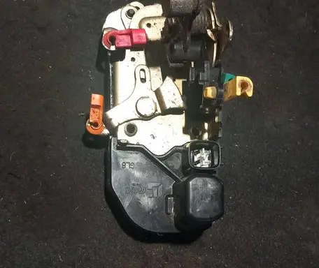 Chrysler PT Cruiser Front door lock