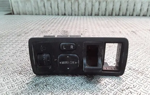 Toyota Corolla Verso E121 Wing mirror switch