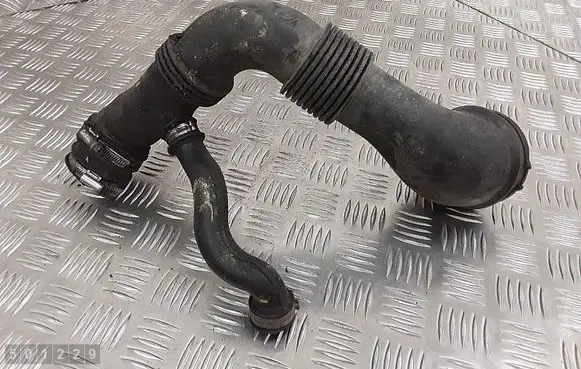 Ford Focus Air intake hose/pipe 4m519a673ad