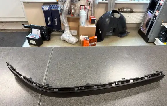 BMW 7 E65 E66 Front bumper splitter molding 5111714218