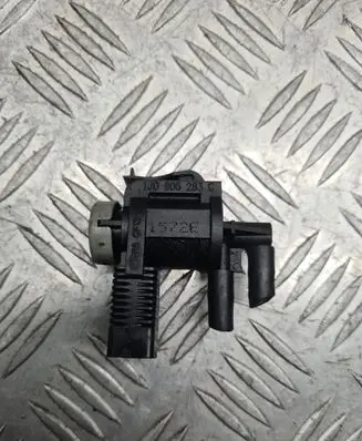 Volkswagen Golf IV Turbo solenoid valve 1J0906283C