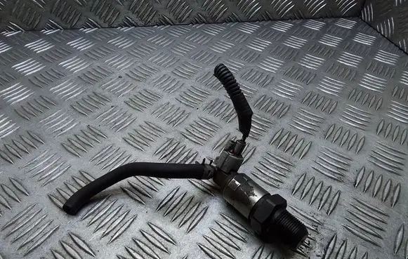 Toyota Avensis T250 Fuel pressure regulator 