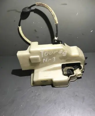 Volkswagen Touareg I Front door lock 3D1837015 991562101