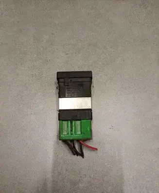 Volkswagen PASSAT B5 Seat heating switch 3B0963563C