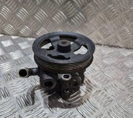 Toyota Avensis T250 Power steering pump 