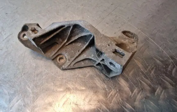 Audi A6 S6 C5 4B Engine mounting bracket 4B0399351A