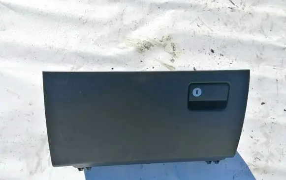 Glove box
