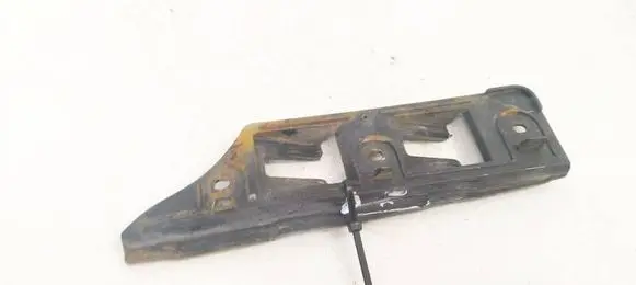Volkswagen Jetta V Front bumper mounting bracket 