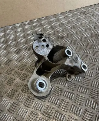 Engine mounting bracket