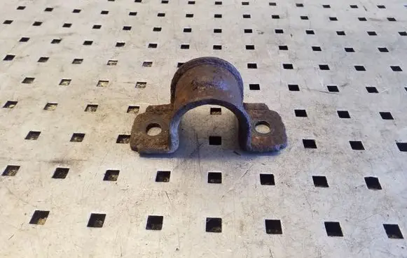 Land Rover Freelander 2 - LR2 Sway bar bush bracket, front 