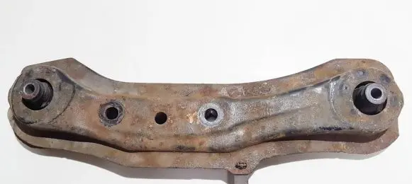 Honda CR-V Engine mount bracket