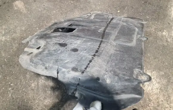Engine splash shield/under tray