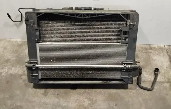 BMW 7 F01 F02 F03 F04 Coolant radiator 7621272