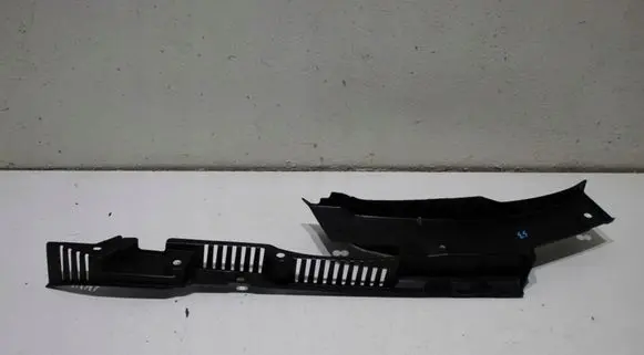 Volvo XC60 Fender mounting bracket 32216110