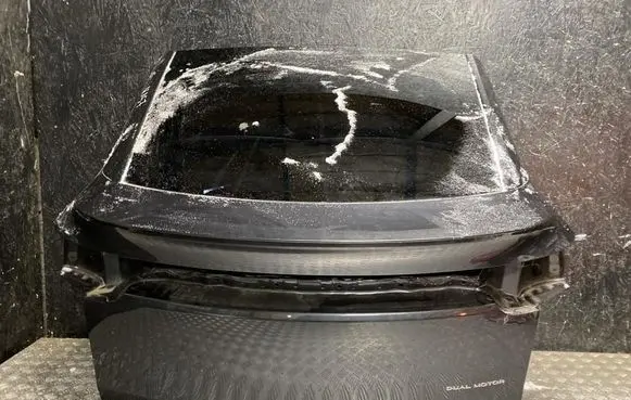 Tesla Model Y Tailgate/trunk/boot lid 