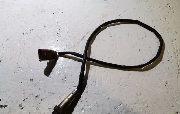 Volkswagen PASSAT B7 Lambda probe sensor 03H906262 0258010251