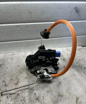 Audi A3 S3 8P Front door lock 4E1837016