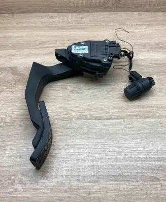 Audi A8 S8 D3 4E Accelerator throttle pedal 4E1723523D 4B0959897B