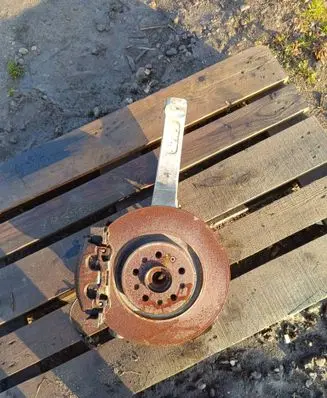 Maserati Levante Front wheel hub spindle knuckle 670106871