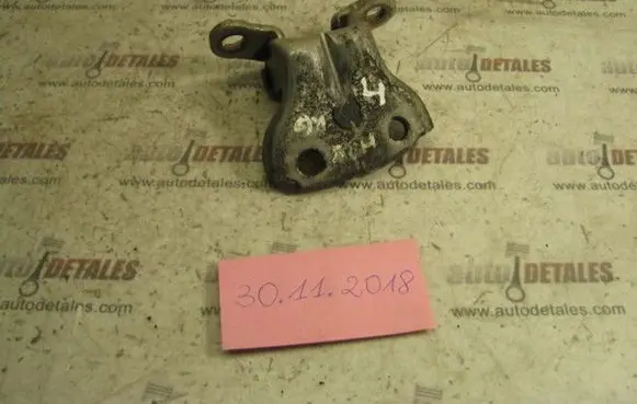 Honda HR-V Rear door lower hinge