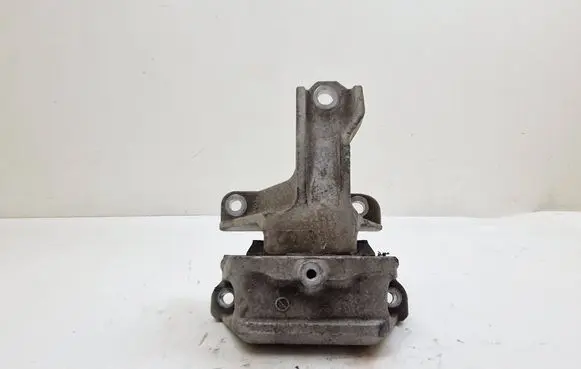 Mitsubishi Outlander Engine mount bracket 