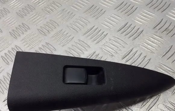 Nissan Note (E11) Electric window control switch 829619U10