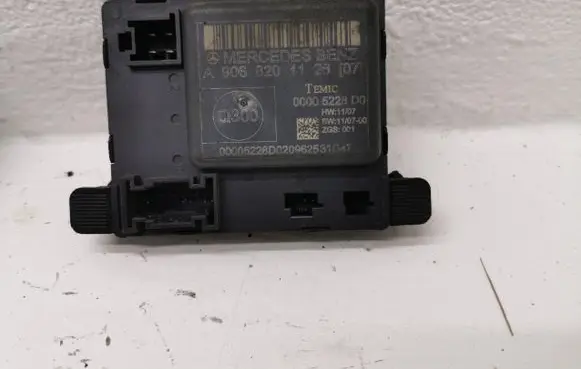 Mercedes-Benz Sprinter W906 Door central lock control unit/module A9068204126