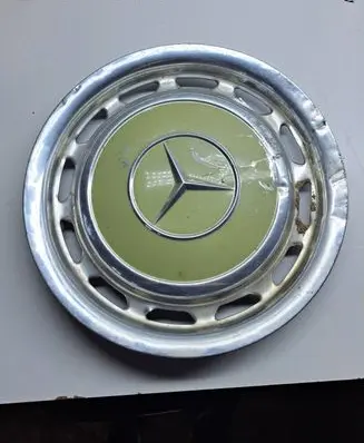 Mercedes-Benz W123 R14 wheel hub/cap/trim 